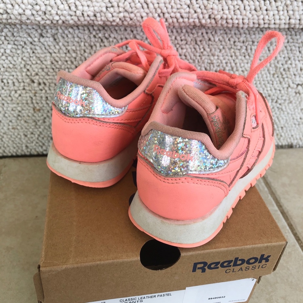 Reebok classic toddler sneaker size 9 & sandal